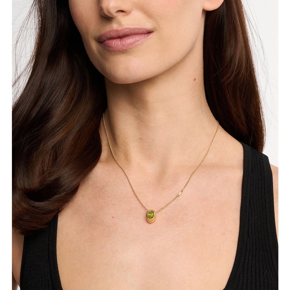 NEW!! Michael Kors Gold-Tone Peridot Oval Stone Pendant Necklace - Picture 3 of 9